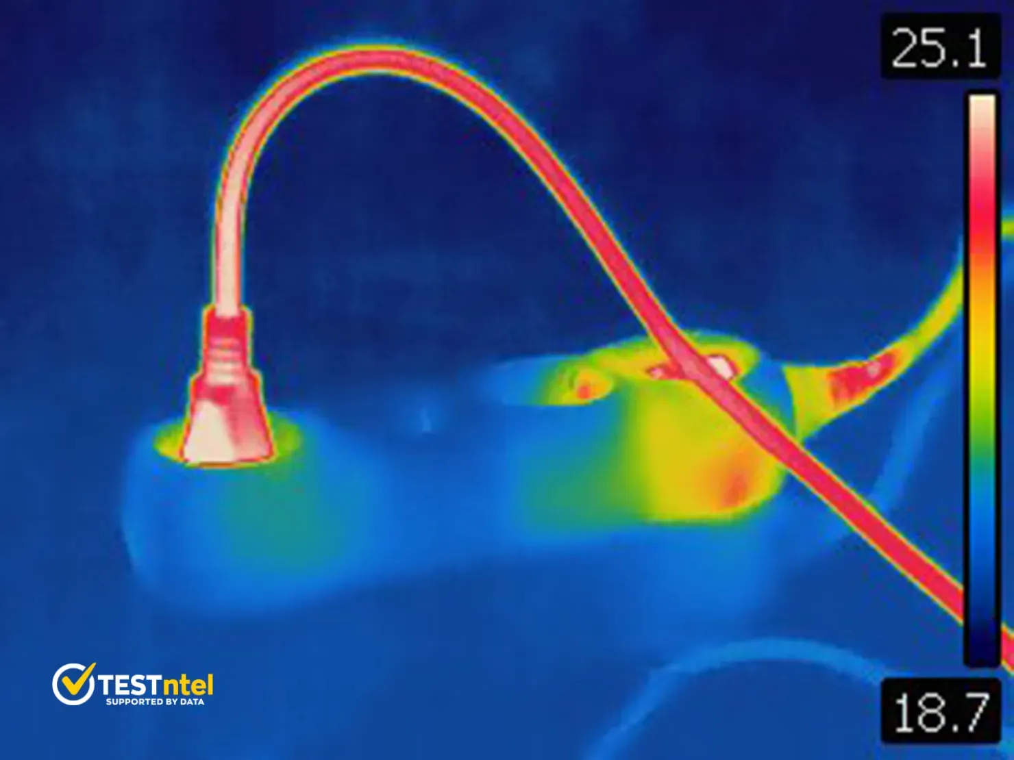 The Thermal Image of Powerboard and Plug